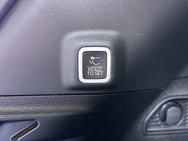 Photo of 2024 White Jeep Grand Cherokee