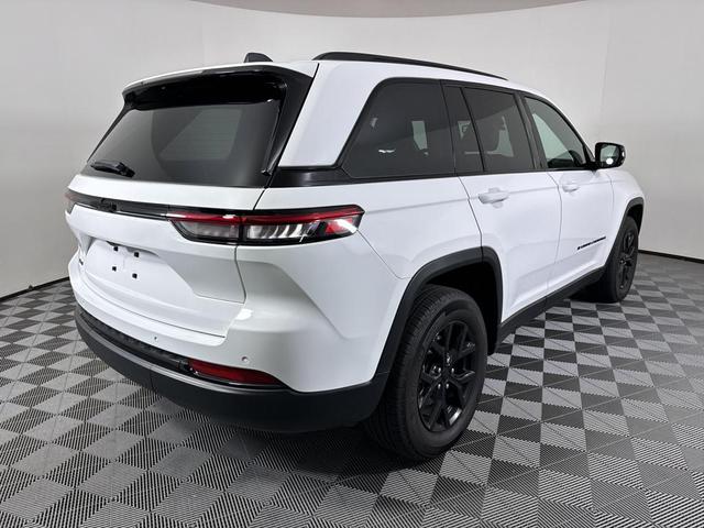 Photo of 2024 White Jeep Grand Cherokee