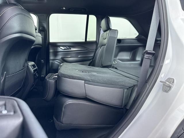 Photo of 2024 White Jeep Grand Cherokee