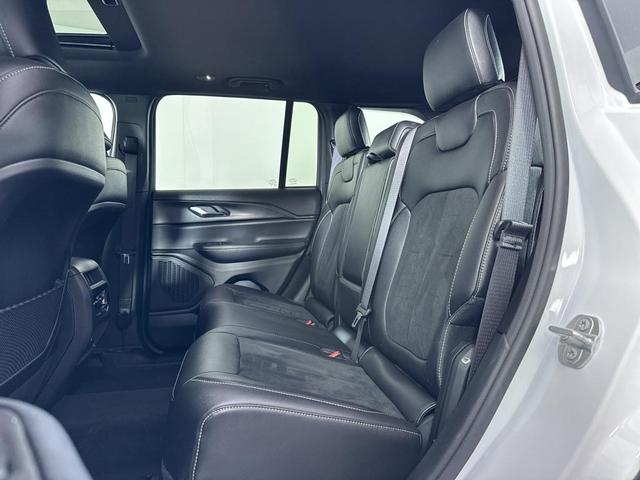 Photo of 2024 White Jeep Grand Cherokee