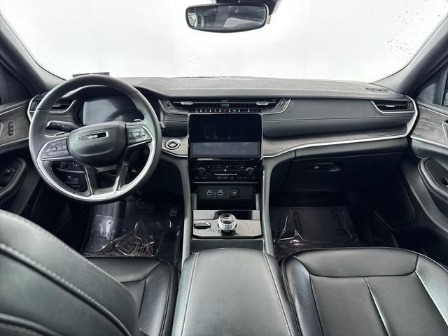 Photo of 2024 Blue Jeep Grand Cherokee