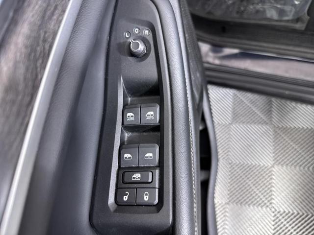 Photo of 2024 Blue Jeep Grand Cherokee