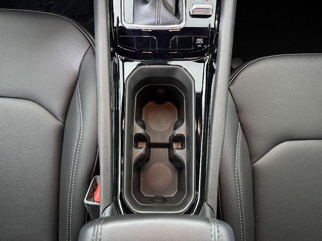 Photo of 2025 White Jeep Compass