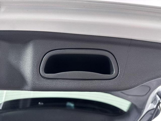 Photo of 2025 White Jeep Compass