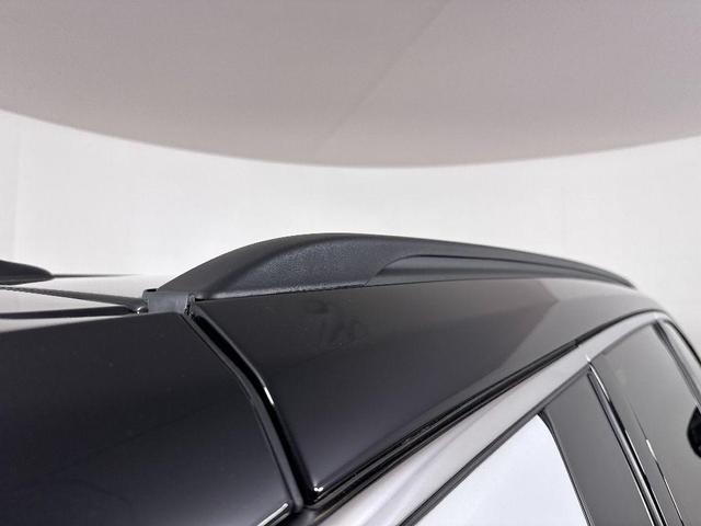 Photo of 2025 White Jeep Compass
