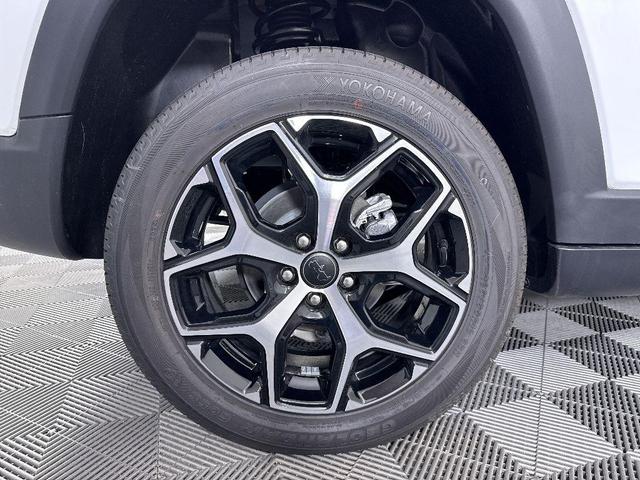 Photo of 2025 White Jeep Compass