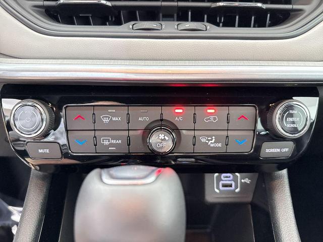 Photo of 2025 White Jeep Compass