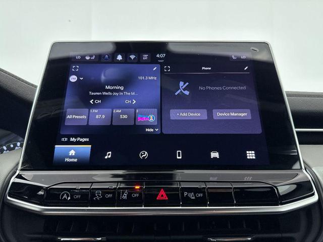 Photo of 2025 White Jeep Compass