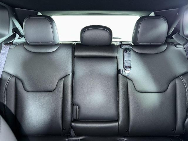 Photo of 2025 White Jeep Compass