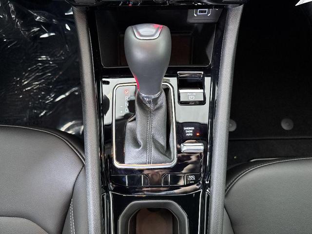 Photo of 2025 White Jeep Compass