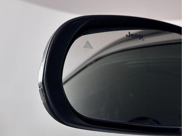 Photo of 2025 White Jeep Compass
