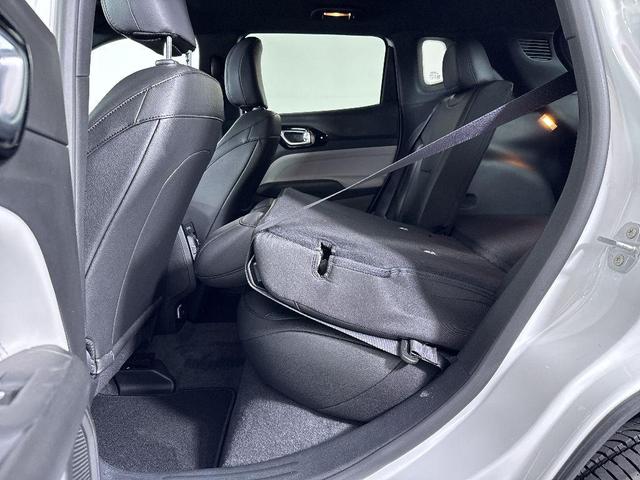 Photo of 2025 White Jeep Compass