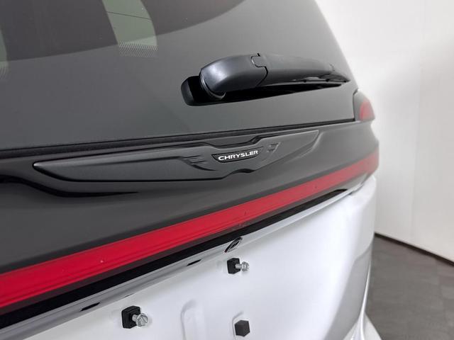 Photo of 2025 White Chrysler Pacifica