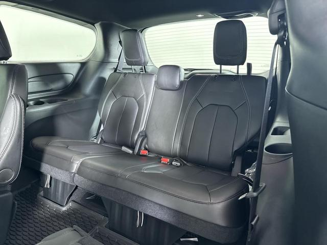 Photo of 2025 White Chrysler Pacifica
