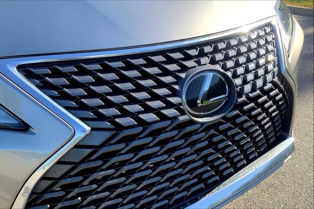 Photo of 2022 Atomic Silver Lexus RX 350