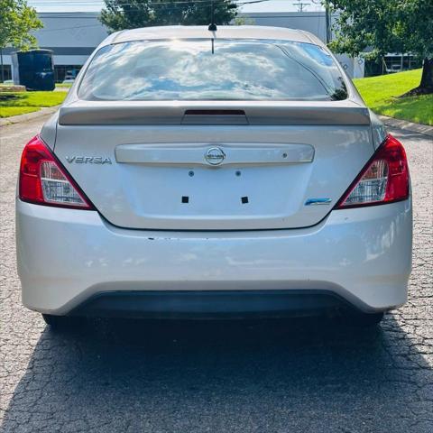 Photo of 2015 Silver Nissan Versa