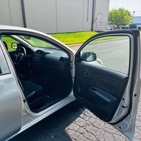 Photo of 2015 Silver Nissan Versa