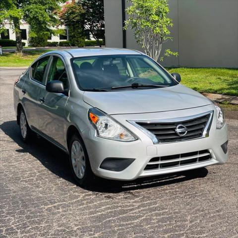 Photo of 2015 Silver Nissan Versa