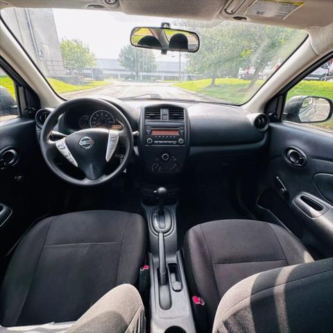 Photo of 2015 Silver Nissan Versa