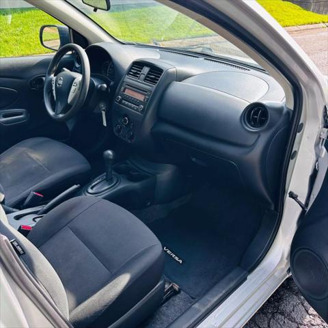 Photo of 2015 Silver Nissan Versa