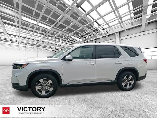 Photo of 2023 Platinum White Pearl Honda Pilot
