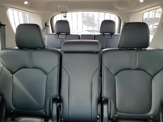 Photo of 2023 Platinum White Pearl Honda Pilot
