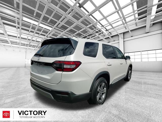 Photo of 2023 Platinum White Pearl Honda Pilot