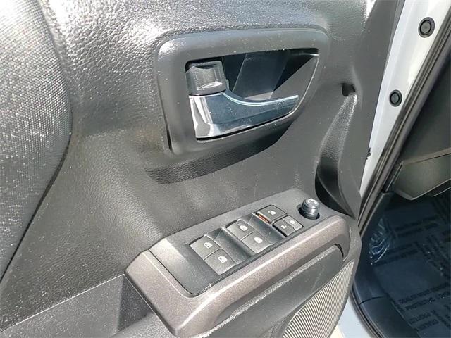 Photo of 2021 Super White Toyota Tacoma