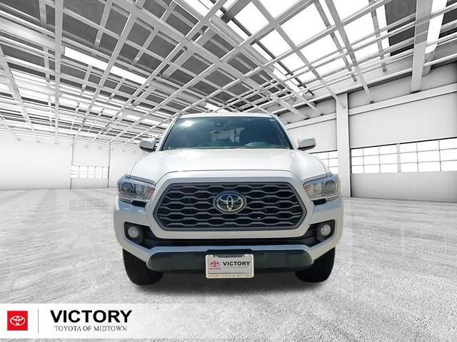 Photo of 2021 Super White Toyota Tacoma