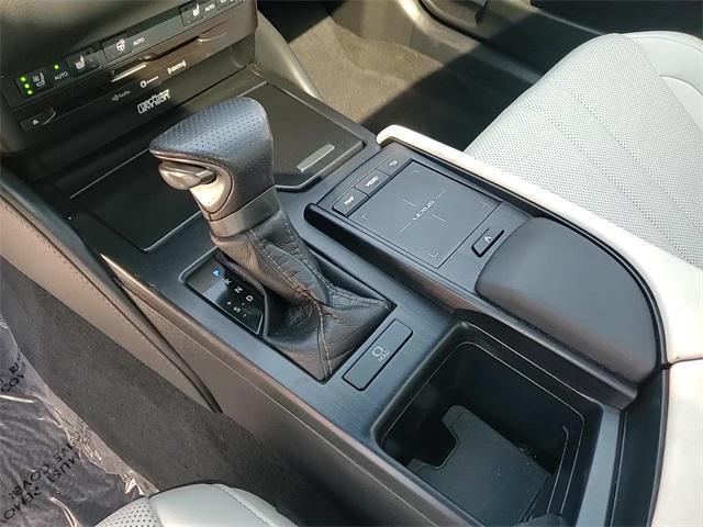 Photo of 2021 Ultra White Lexus ES 350