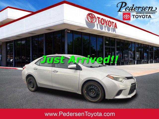 Photo of 2016 Classic Silver Metallic Toyota Corolla