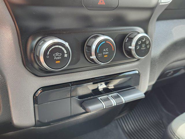 Photo of 2020 Diamond Black Crystal Pearlcoat RAM 1500
