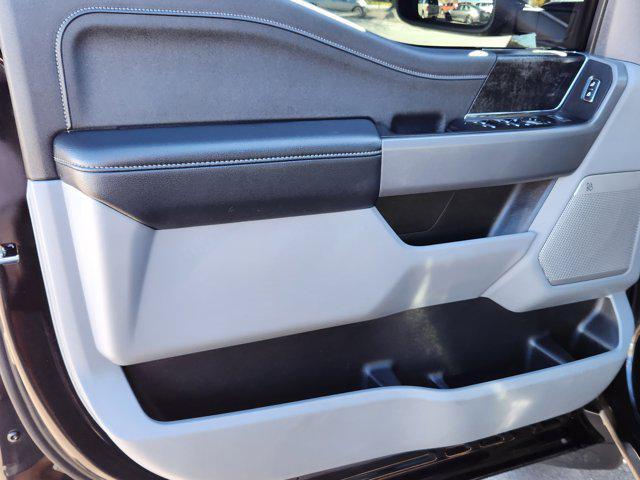 Photo of 2023 Agate Black Metallic Ford F-350