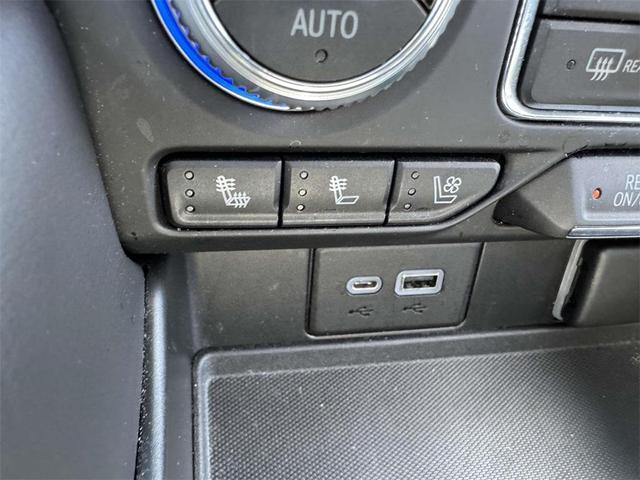 Photo of 2022 Midnight Blue Metallic GMC Yukon XL