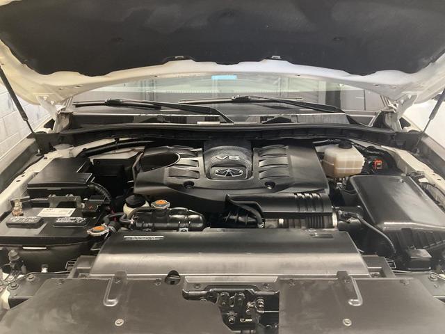 Photo of 2019 Moonstone White INFINITI QX80