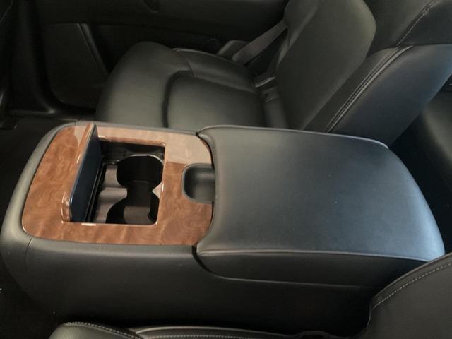 Photo of 2019 Moonstone White INFINITI QX80
