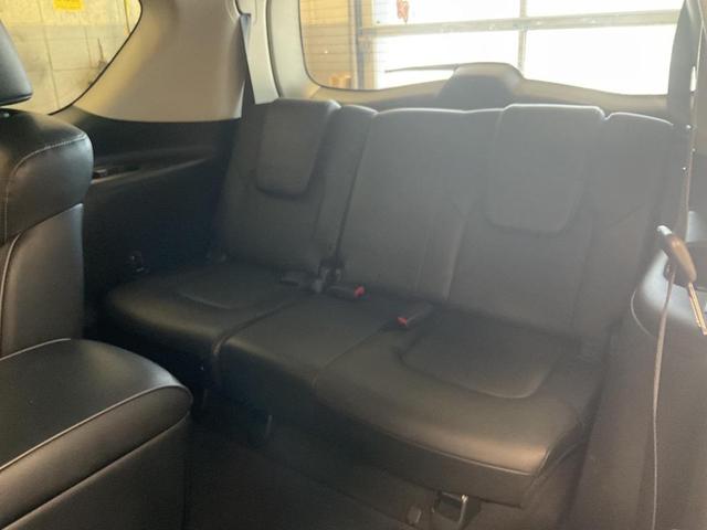 Photo of 2019 Moonstone White INFINITI QX80
