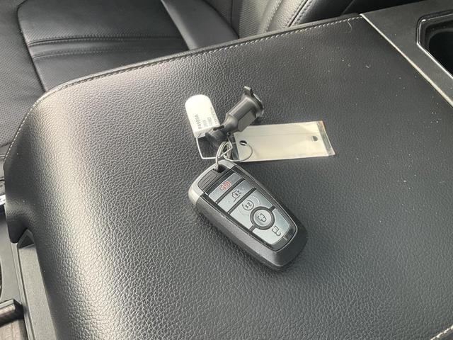 Photo of 2018 Shadow Black Ford Expedition