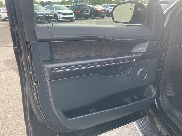 Photo of 2018 Shadow Black Ford Expedition