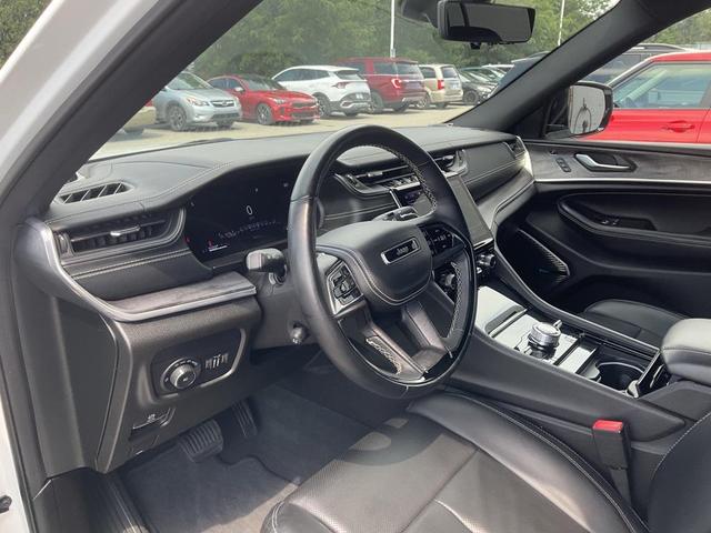 Photo of 2022 Bright White Clearcoat Jeep Grand Cherokee