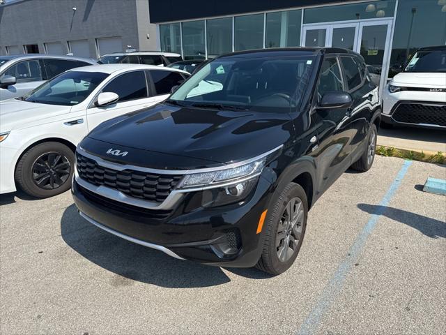Photo of 2023 Cherry Black Kia Seltos