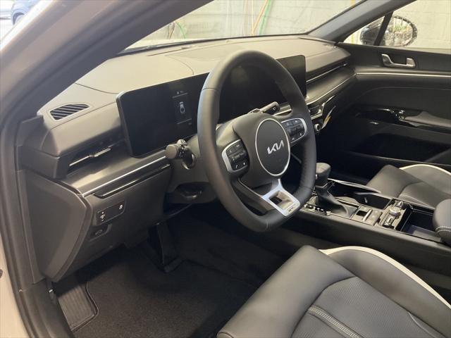 Photo of 2025 Wolf Gray Kia K5