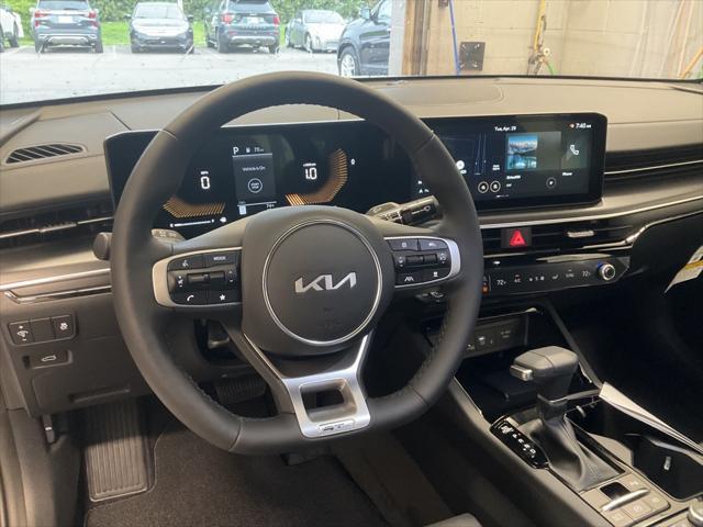 Photo of 2025 Wolf Gray Kia K5