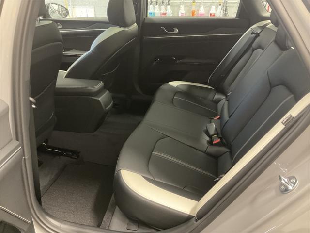 Photo of 2025 Wolf Gray Kia K5