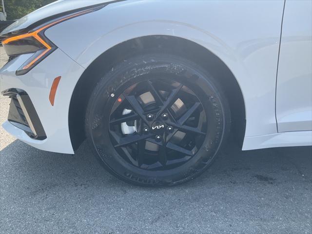 Photo of 2025 Snow White Pearl Kia K5