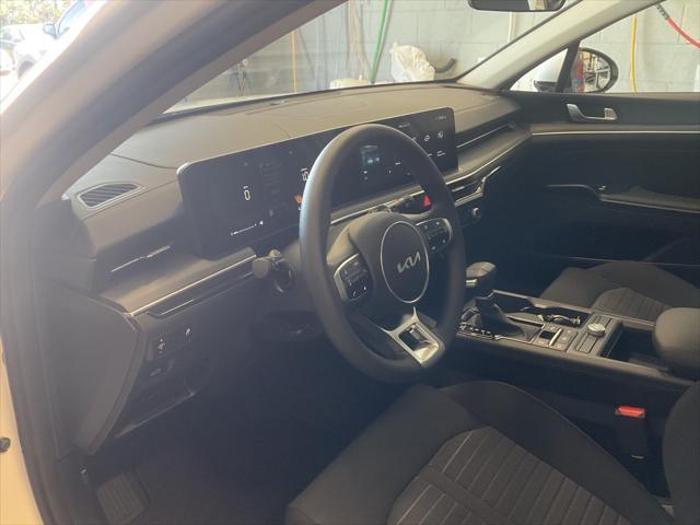 Photo of 2025 Snow White Pearl Kia K5