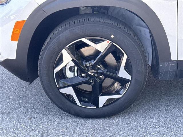 Photo of 2025 Snow White Pearl Kia Seltos