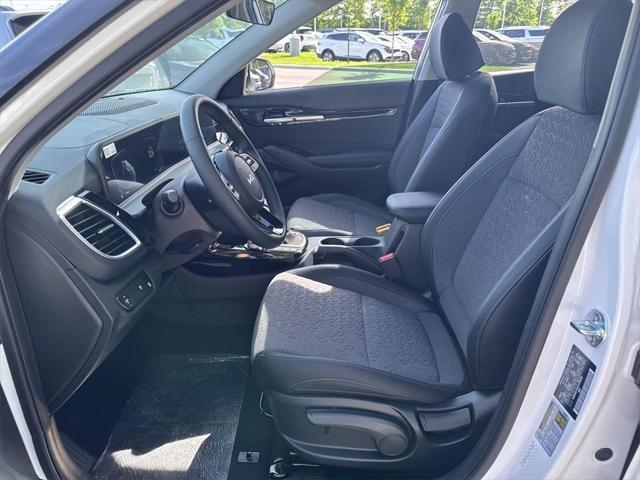 Photo of 2025 Snow White Pearl Kia Seltos
