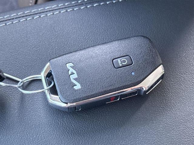 Photo of 2025 Snow White Pearl Kia Seltos