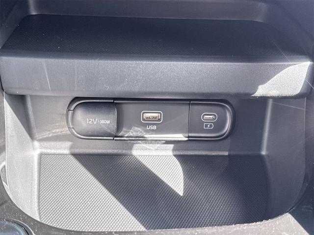 Photo of 2025 Snow White Pearl Kia Seltos